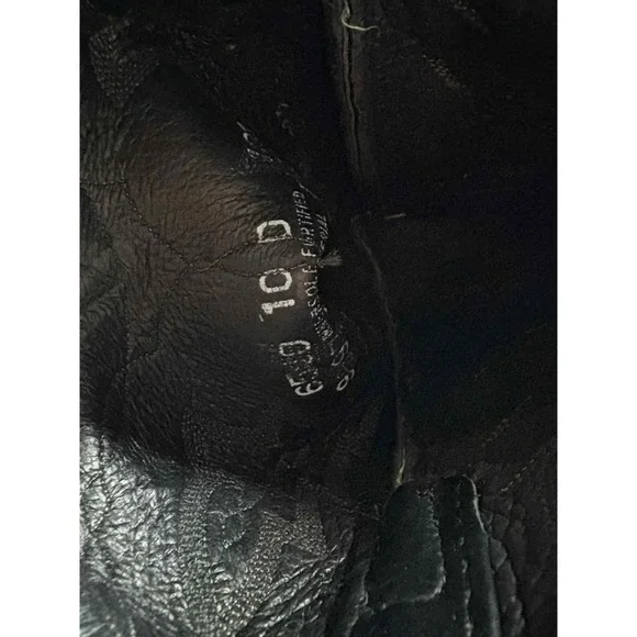 Unmarked, black leather cowboy boot size 10